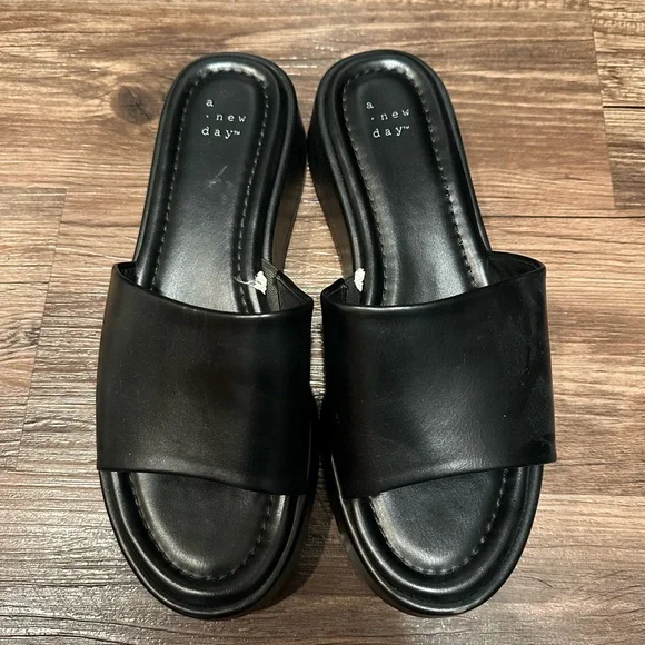 A New Day Classic Black Slides - Picture 1 of 3